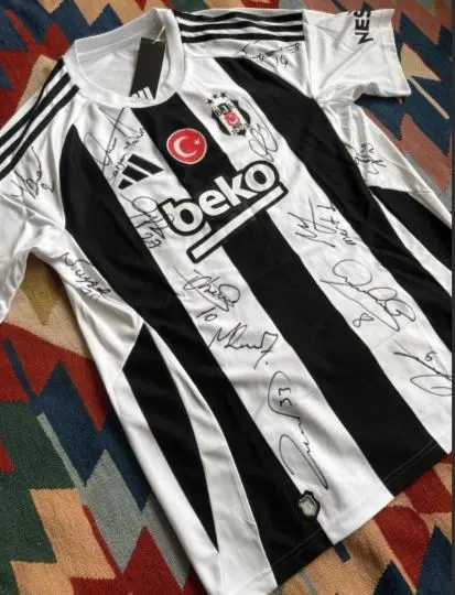 Beşiktaş Orijinal İmzalı Forma - Yeni Etiketli Koleksiyonluk